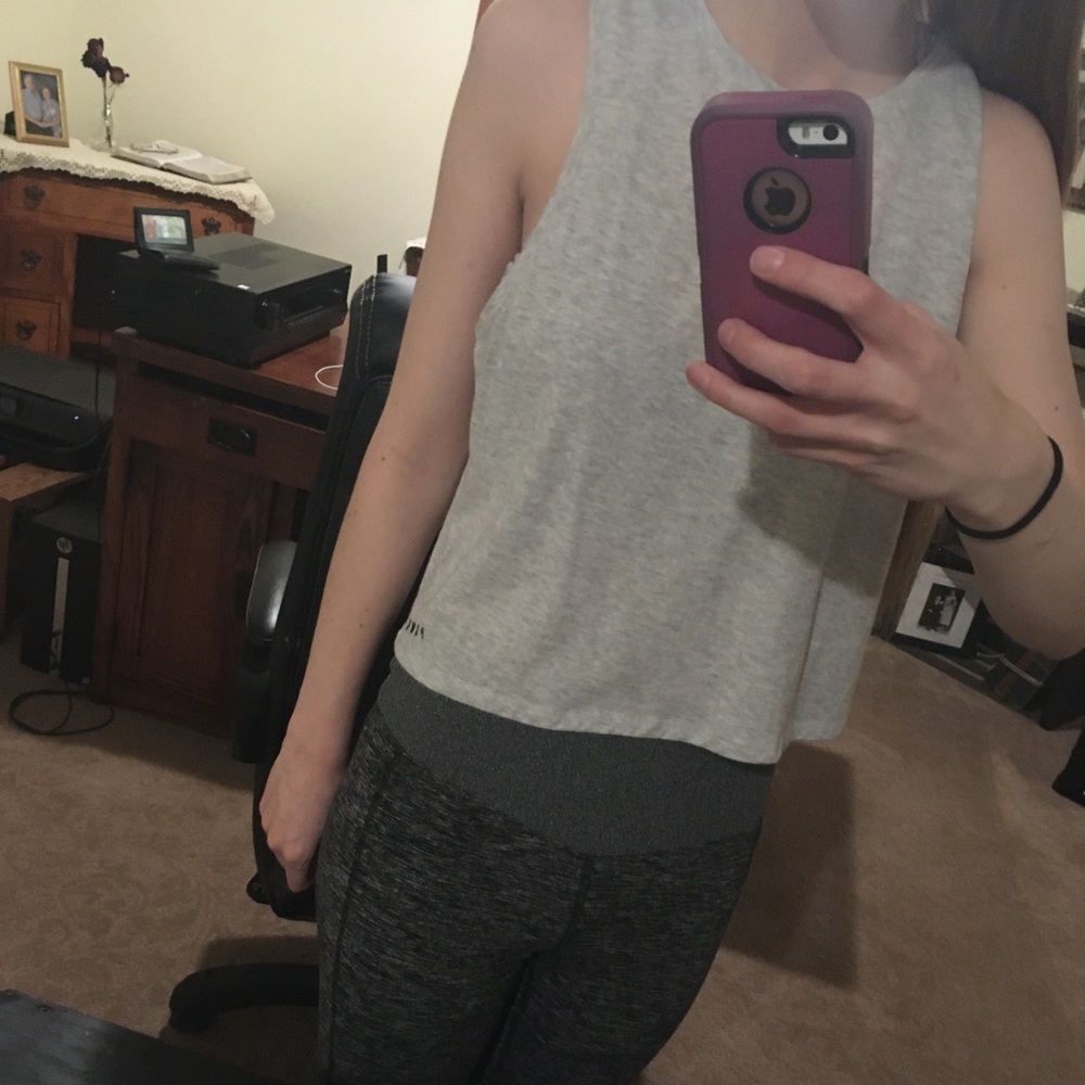 Women’s PINK crop muscle tank size small